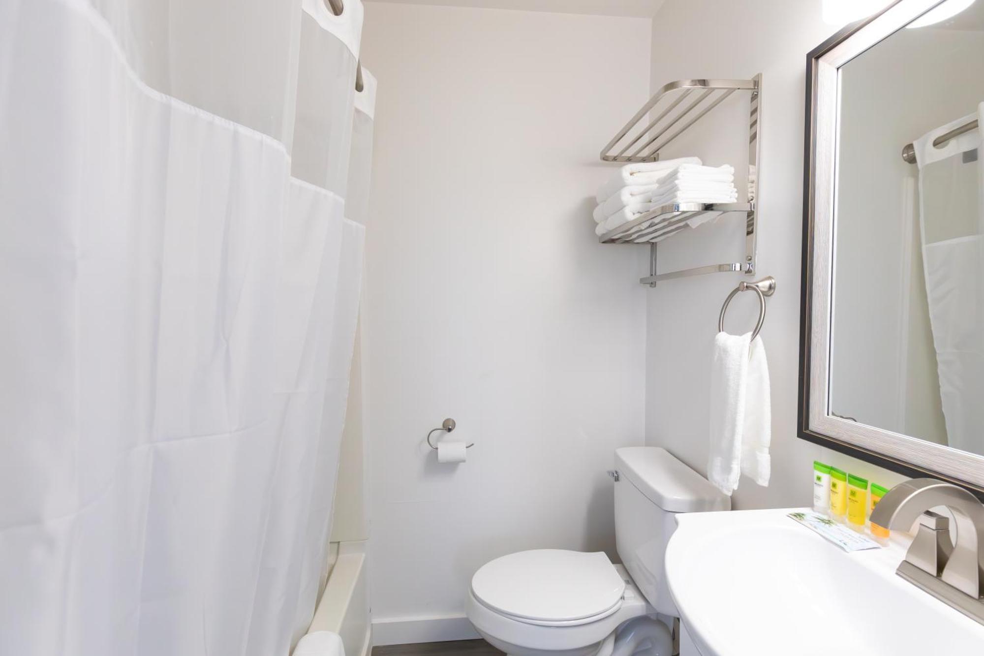 Anchor Bay Inn And Suites Sandusky Phòng bức ảnh