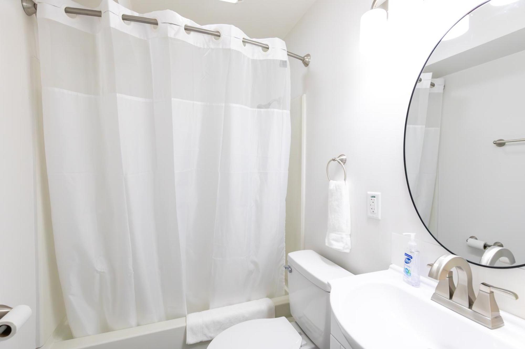 Anchor Bay Inn And Suites Sandusky Phòng bức ảnh